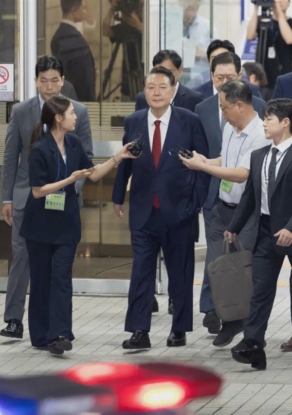 科创之星 没空调、住单间！尹锡悦再被捕，首日餐食住宿曝光